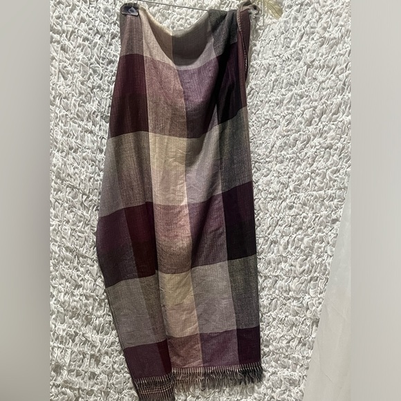 4YOU REVERSIBLE GINGHAM PLAID SCARF GRAY AND WINE COLOR, PREPPY, SIZE 68”X 22” - Picture 7 of 10